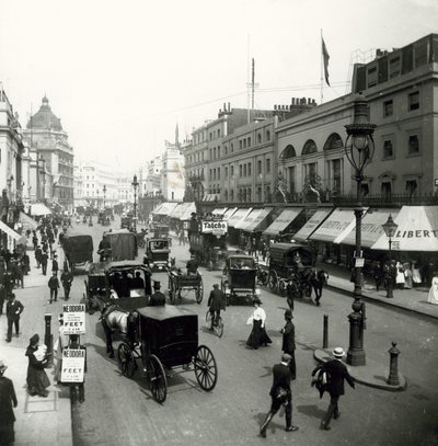 Liberty und Co, Regent Street, Londra da English Photographer